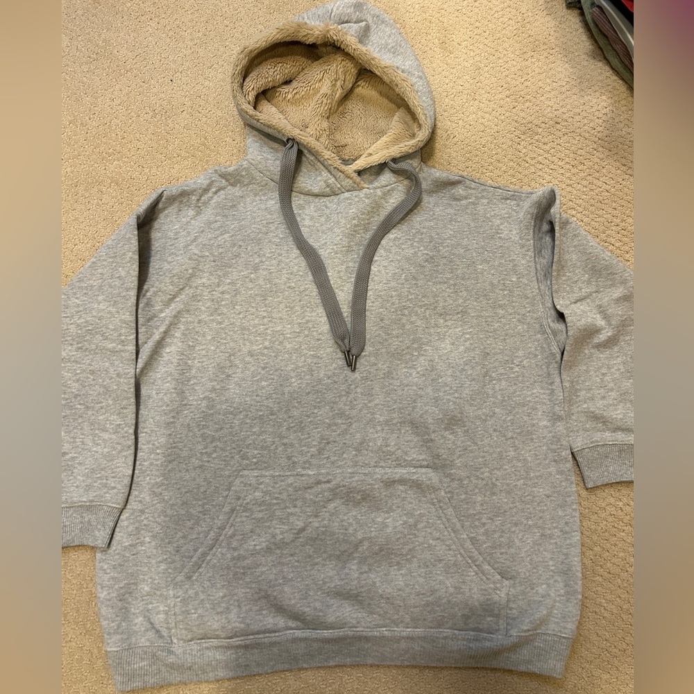 Aerie oversized hoodie with fur lined hood.